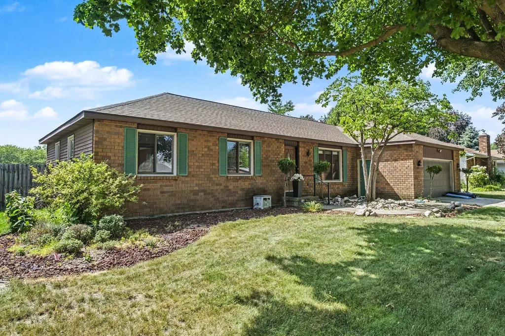 3893 Granada Court NW Walker City MI 49534