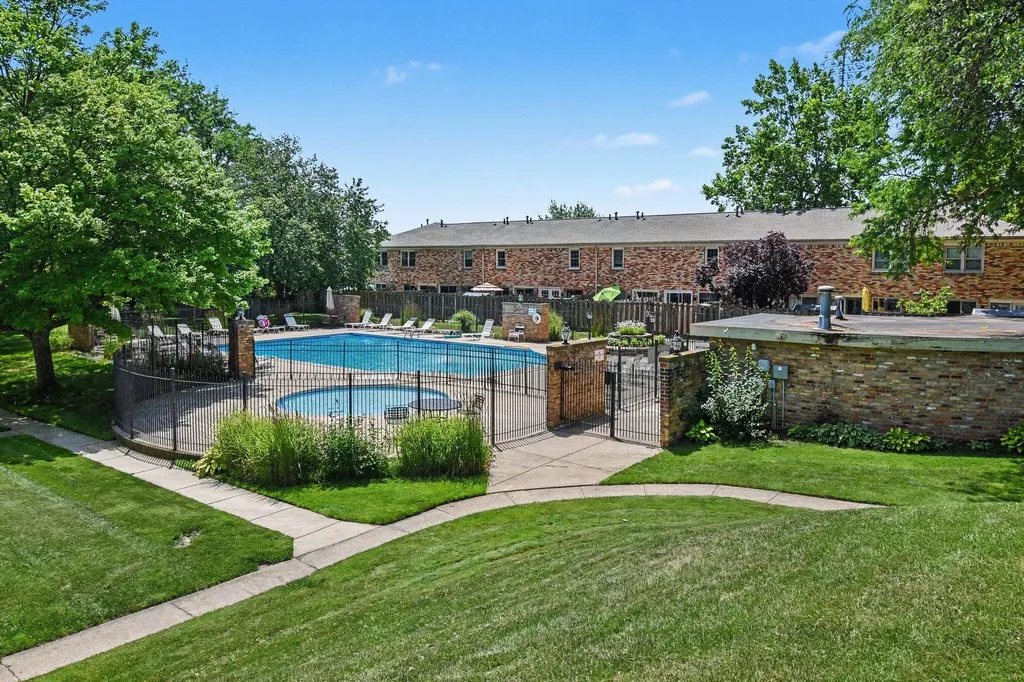2421 Abbington Drive SE Grand Rapids City MI 49506