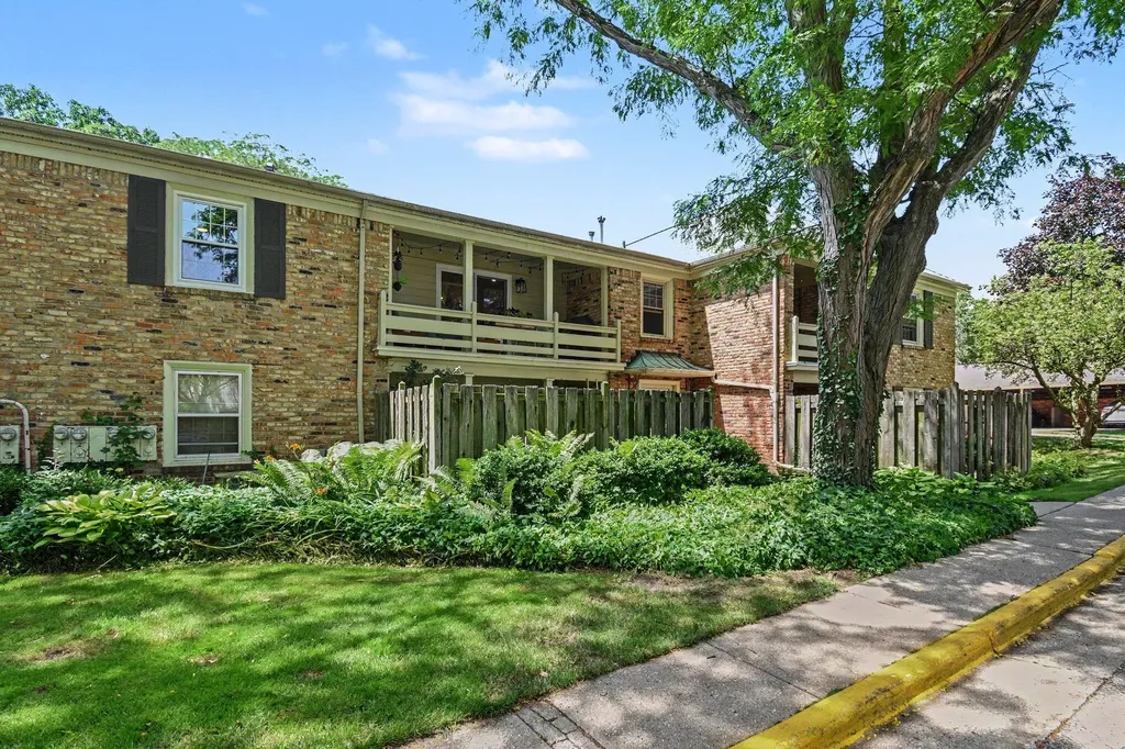 2421 Abbington Drive SE Grand Rapids City MI 49506