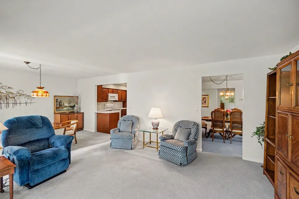 640 Cascade Hills Ridge SE Grand Rapids Charter Township MI 49546