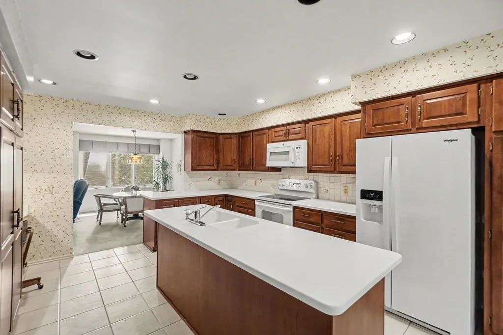 640 Cascade Hills Ridge SE Grand Rapids Charter Township MI 49546