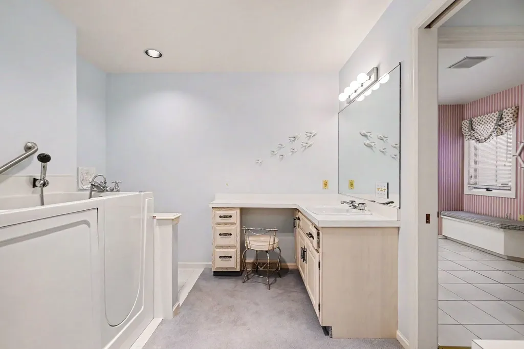 640 Cascade Hills Ridge SE Grand Rapids Charter Township MI 49546