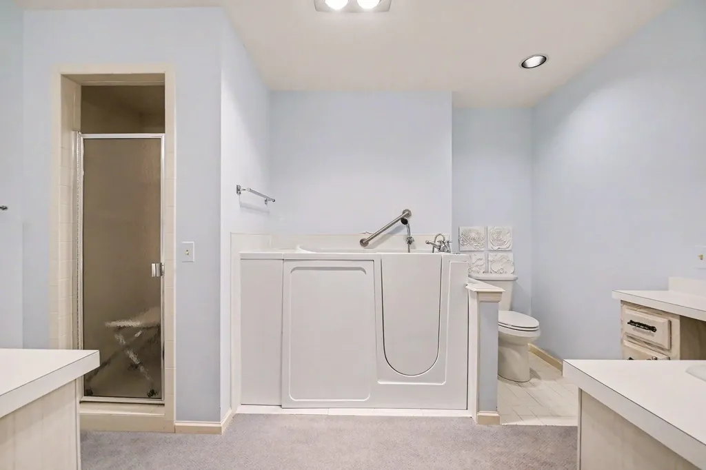 640 Cascade Hills Ridge SE Grand Rapids Charter Township MI 49546