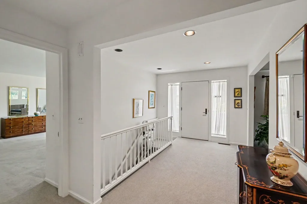 640 Cascade Hills Ridge SE Grand Rapids Charter Township MI 49546