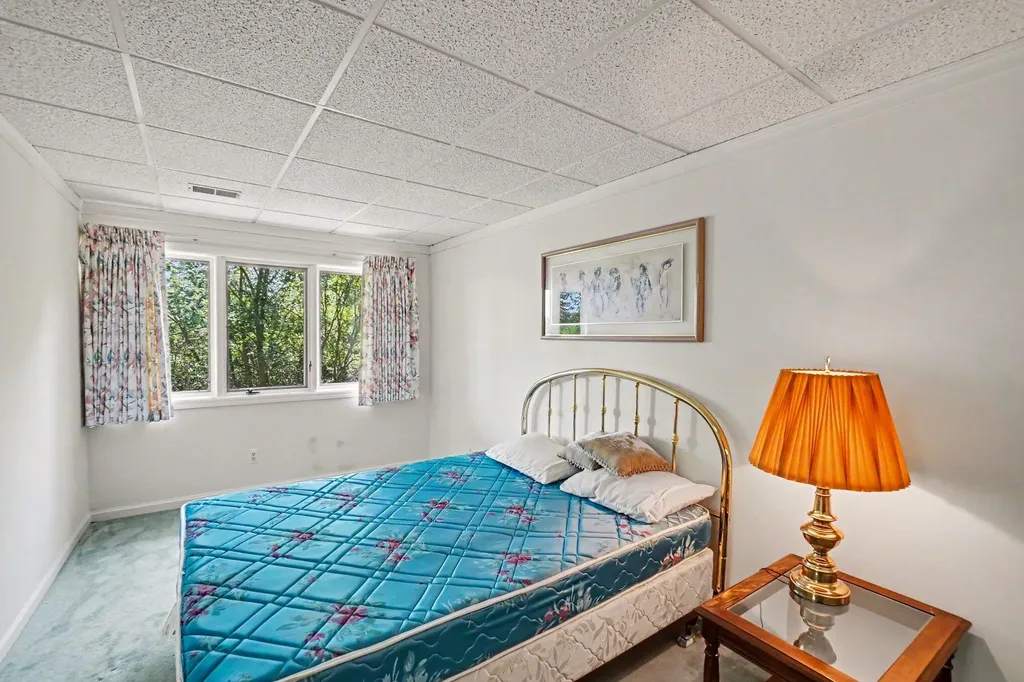 640 Cascade Hills Ridge SE Grand Rapids Charter Township MI 49546