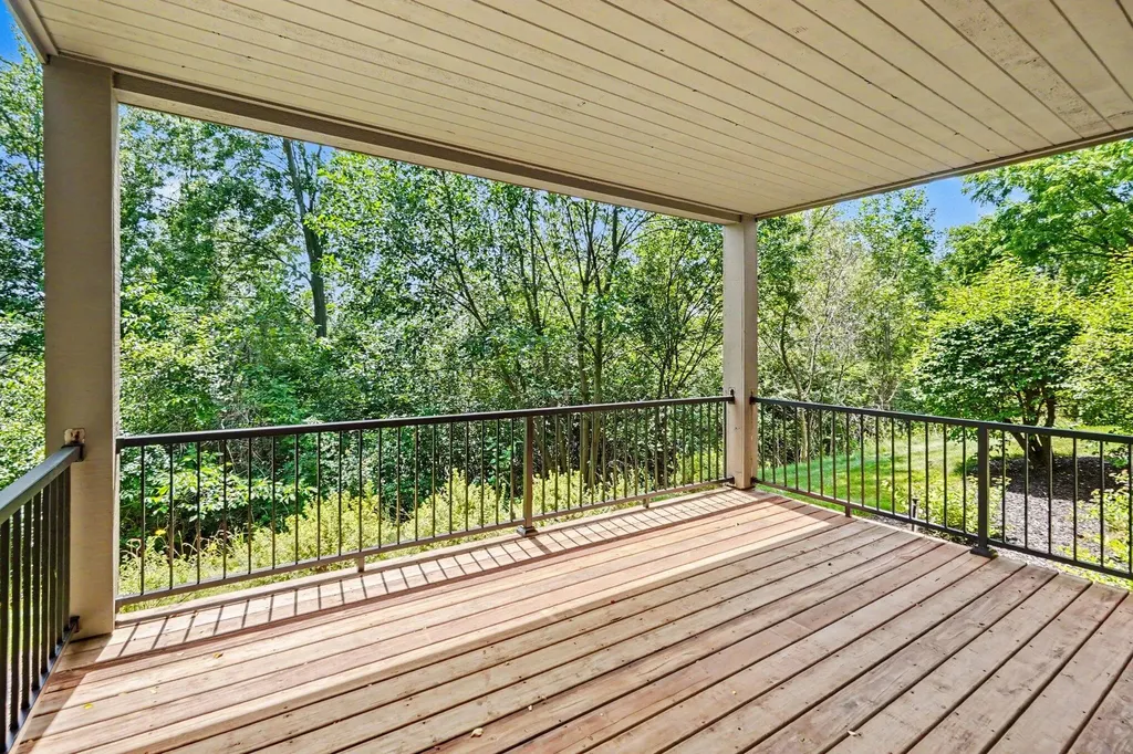 640 Cascade Hills Ridge SE Grand Rapids Charter Township MI 49546