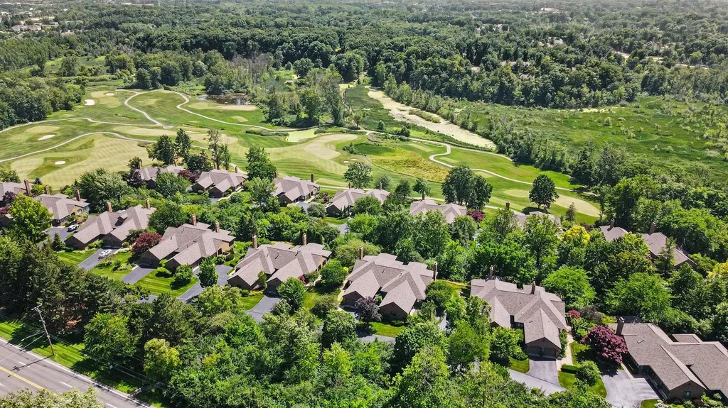 640 Cascade Hills Ridge SE Grand Rapids Charter Township MI 49546