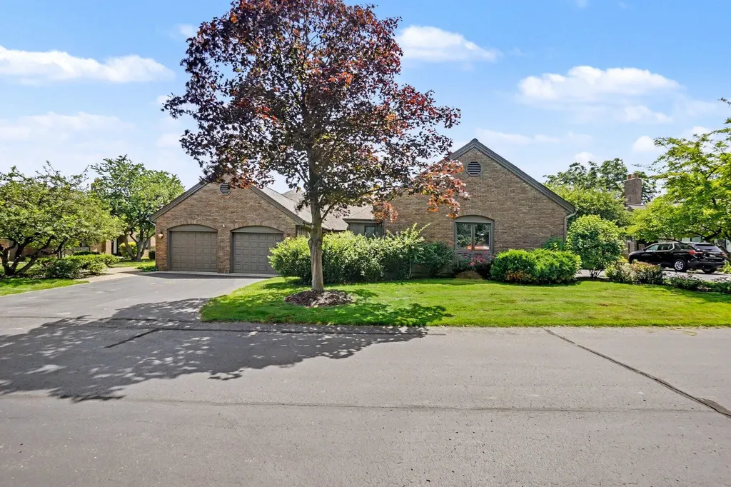 640 Cascade Hills Ridge SE Grand Rapids Charter Township MI 49546