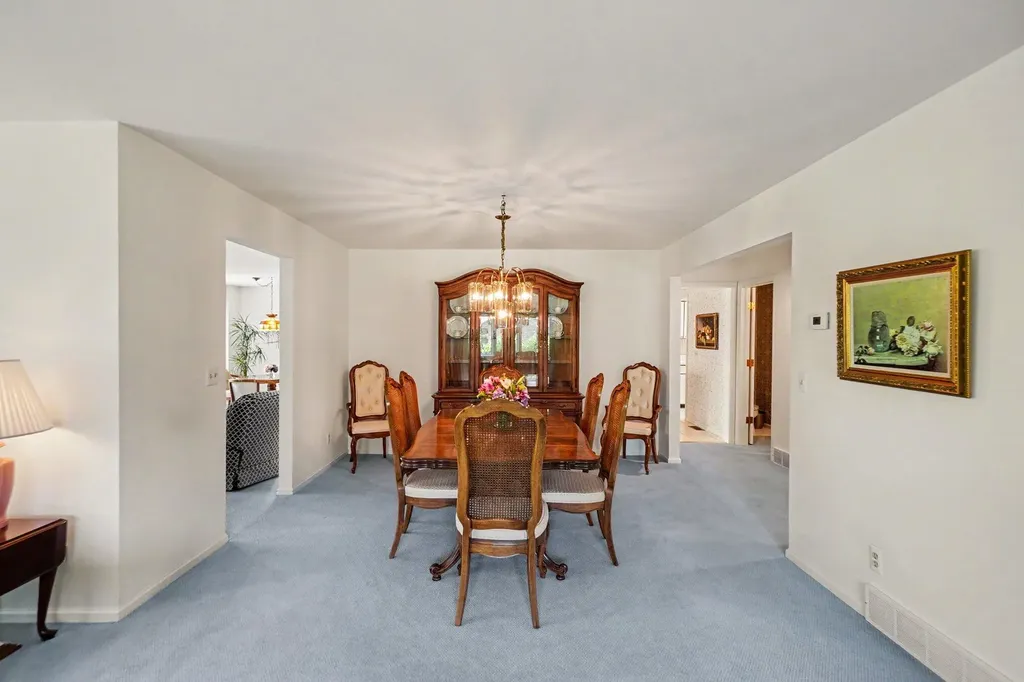 640 Cascade Hills Ridge SE Grand Rapids Charter Township MI 49546