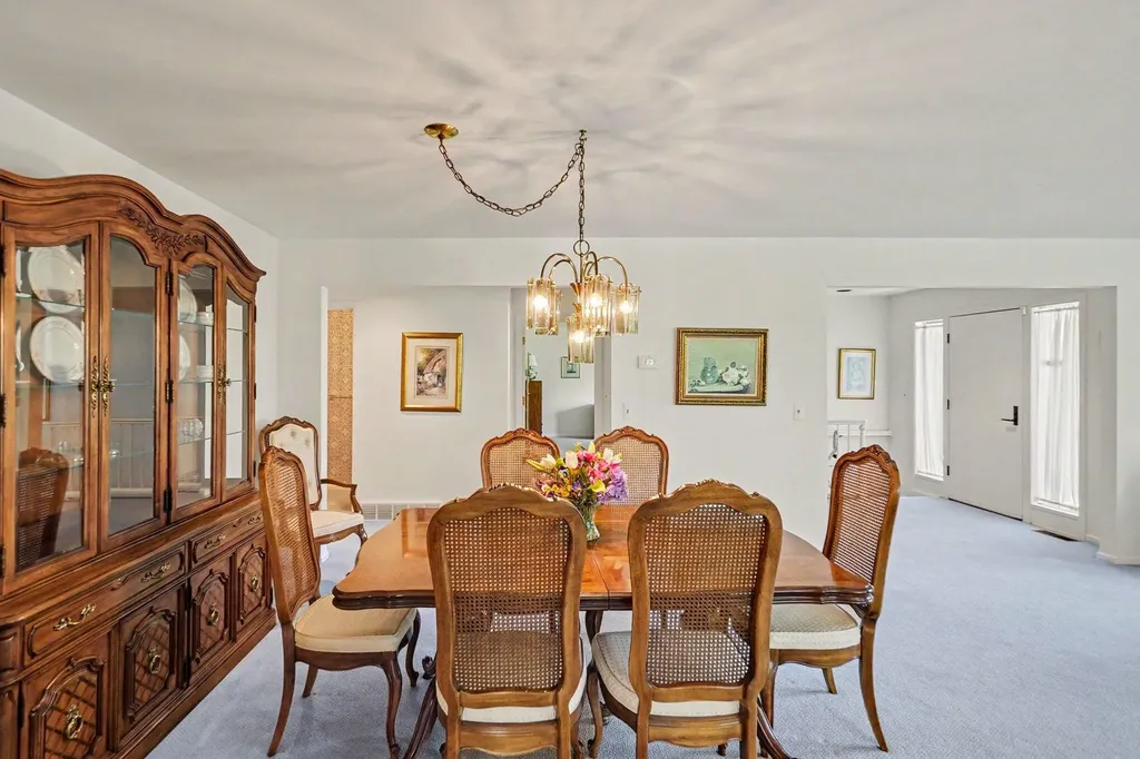 640 Cascade Hills Ridge SE Grand Rapids Charter Township MI 49546