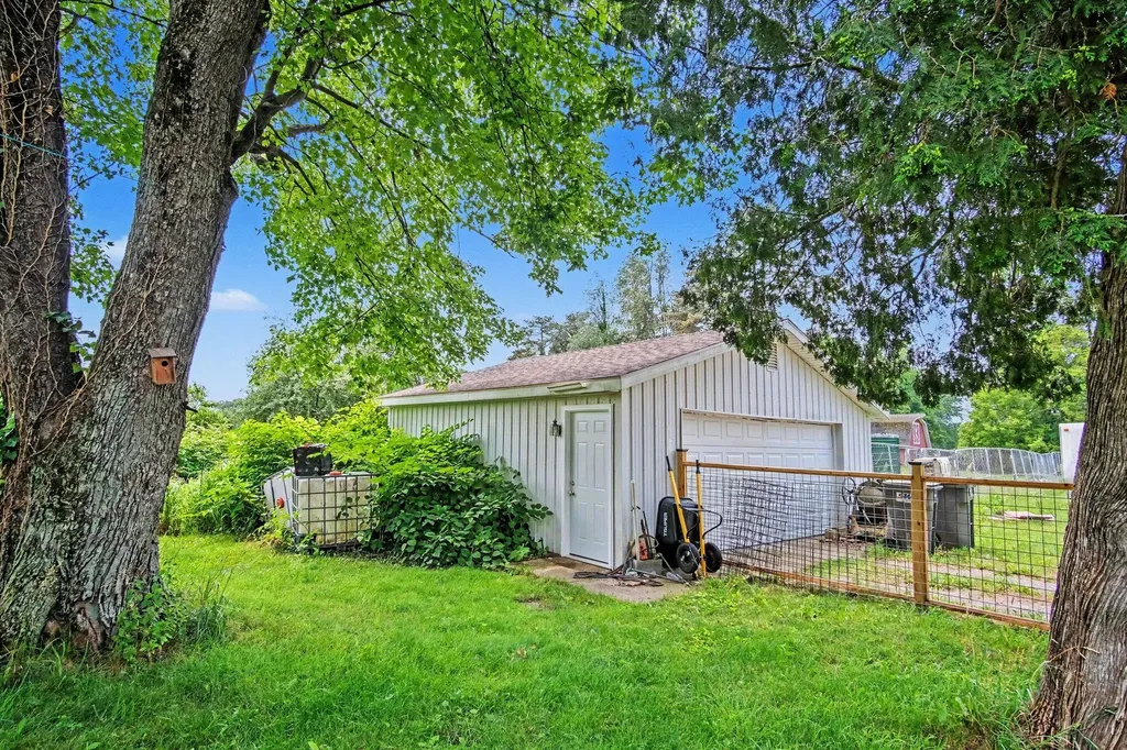 11539 Apple Avenue Moorland Township MI 49451
