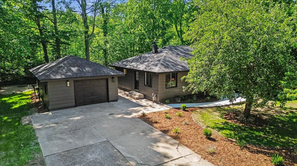 18195 148th Avenue Spring Lake Township MI 49456