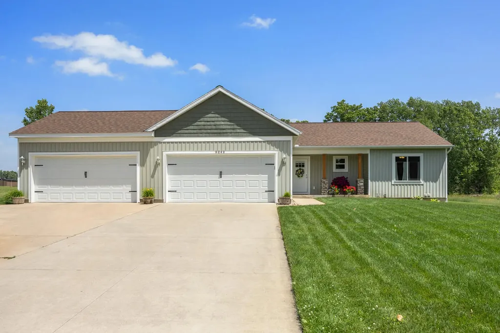 5242 N Point Drive Pierson Township MI 49339