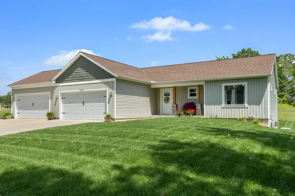 5242 N Point Drive Pierson Township MI 49339