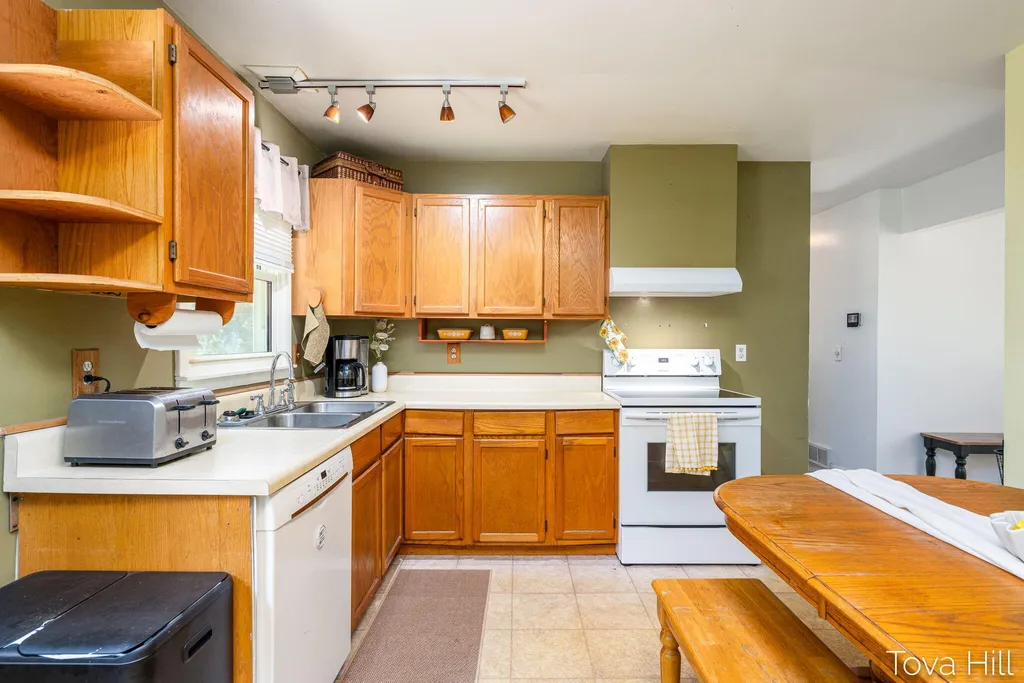 1111 Bretton Drive Kalamazoo Charter Township MI 49006