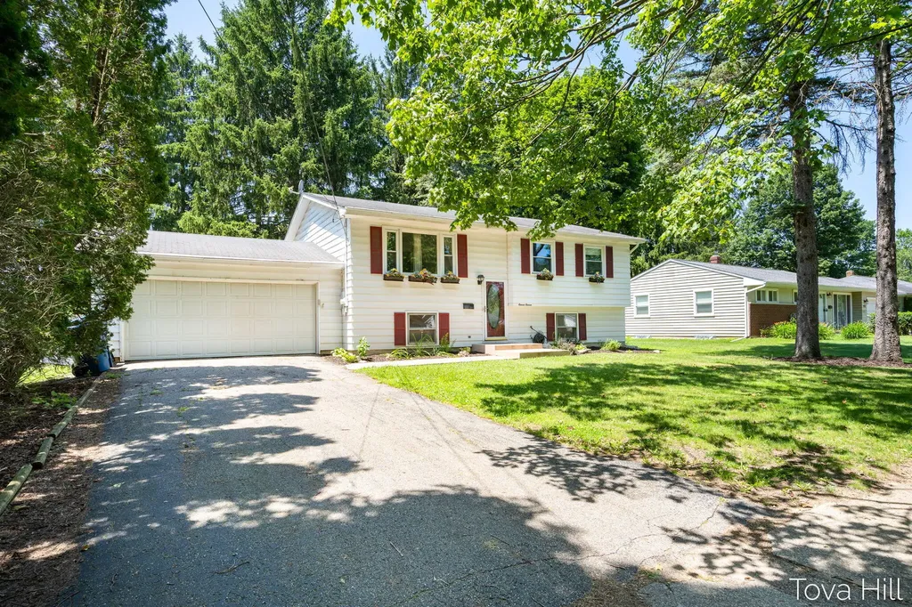 1111 Bretton Drive Kalamazoo Charter Township MI 49006