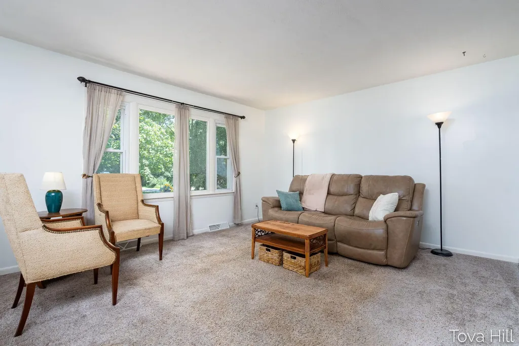 1111 Bretton Drive Kalamazoo Charter Township MI 49006