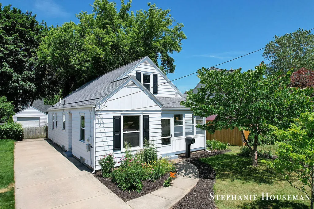 933 Mayhew Wood Drive SE Grand Rapids City MI 49507