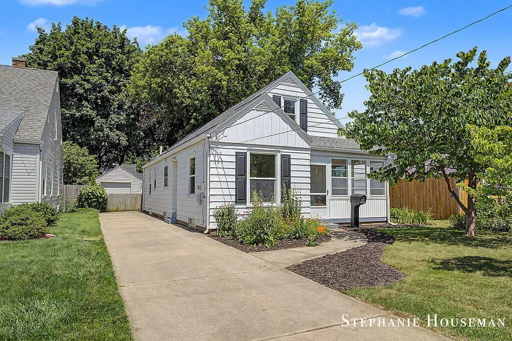 933 Mayhew Wood Drive SE Grand Rapids City MI 49507