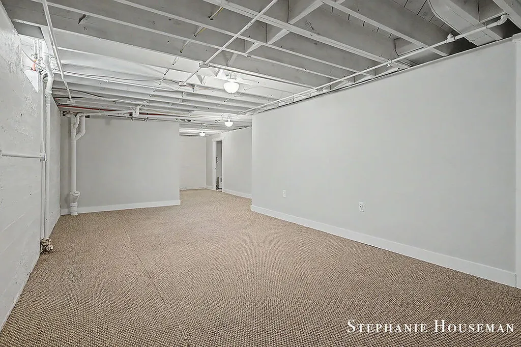933 Mayhew Wood Drive SE Grand Rapids City MI 49507