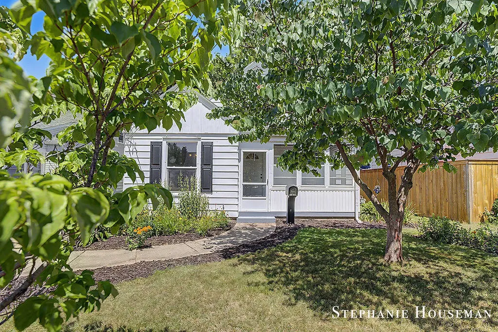 933 Mayhew Wood Drive SE Grand Rapids City MI 49507