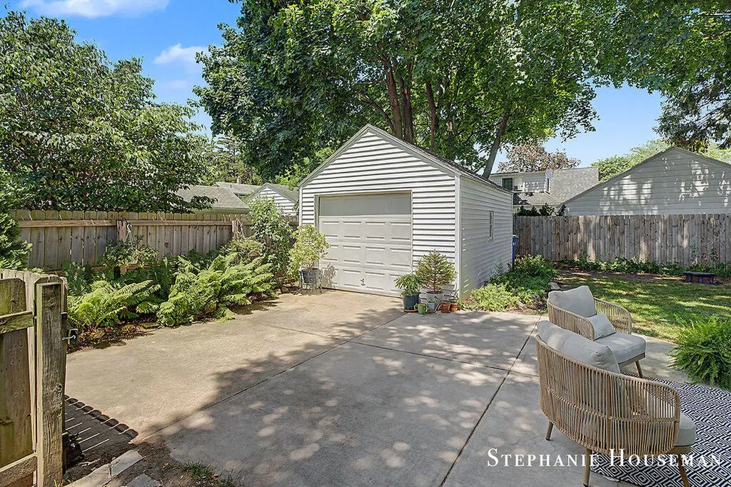 933 Mayhew Wood Drive SE Grand Rapids City MI 49507