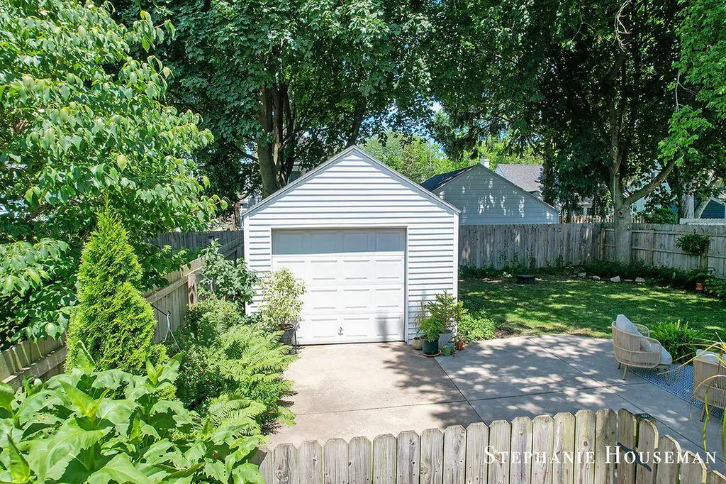 933 Mayhew Wood Drive SE Grand Rapids City MI 49507
