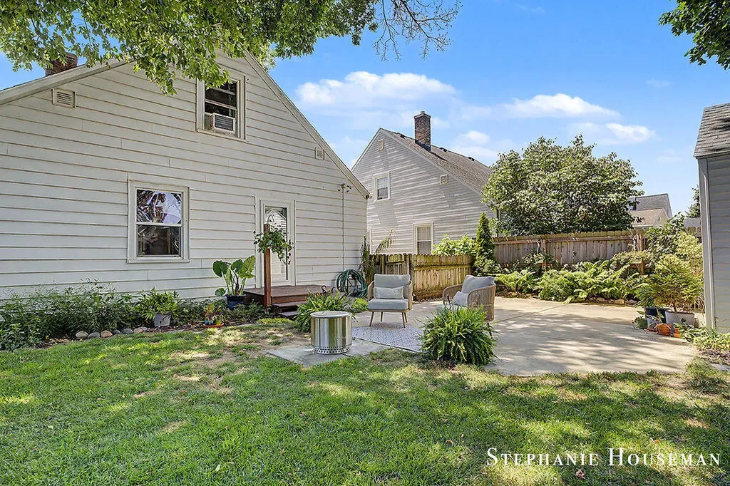 933 Mayhew Wood Drive SE Grand Rapids City MI 49507