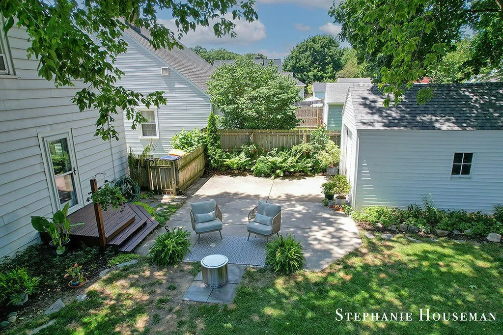 933 Mayhew Wood Drive SE Grand Rapids City MI 49507