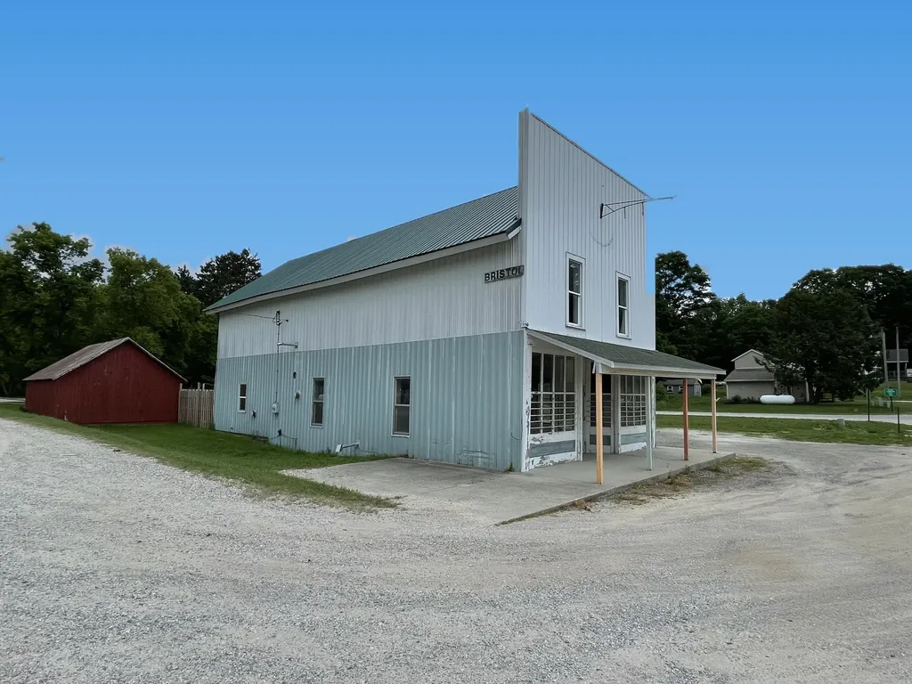 10978 E 8 Mile Road Dover Township MI 49656