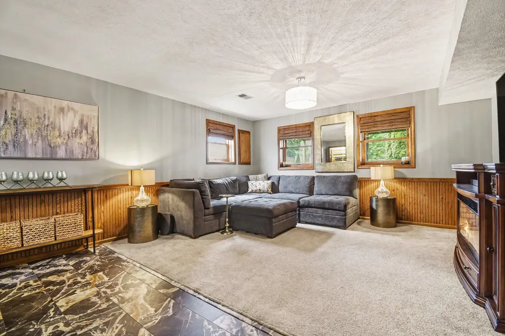 1878 Glenvale Drive SW Wyoming City MI 49519