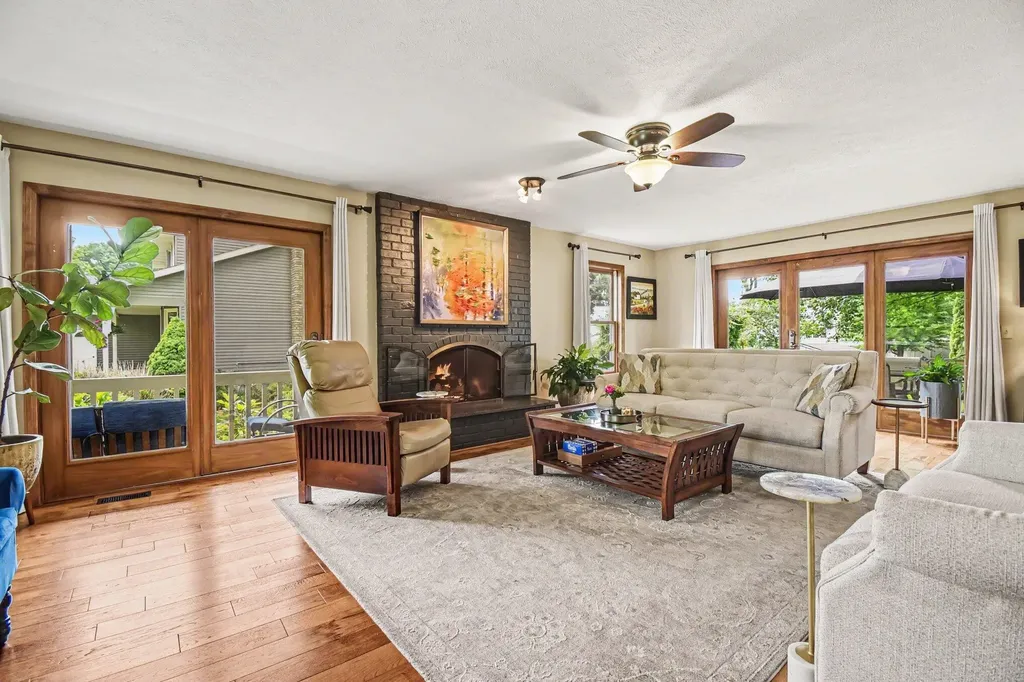 1878 Glenvale Drive SW Wyoming City MI 49519