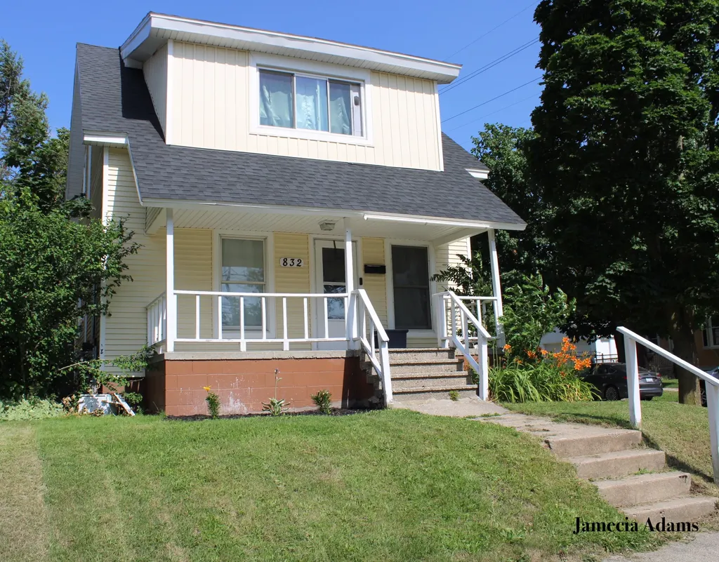 832 College Avenue NE Grand Rapids City MI 49503