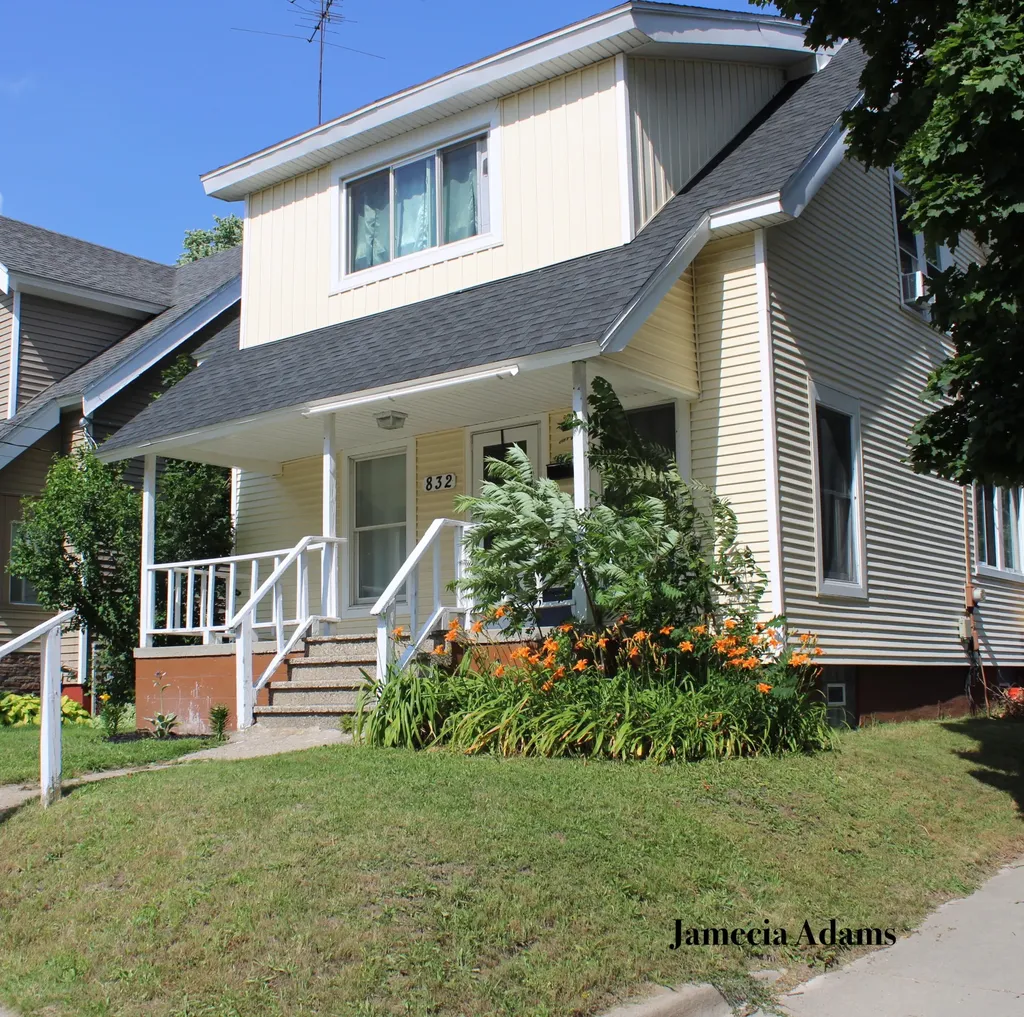 832 College Avenue NE Grand Rapids City MI 49503