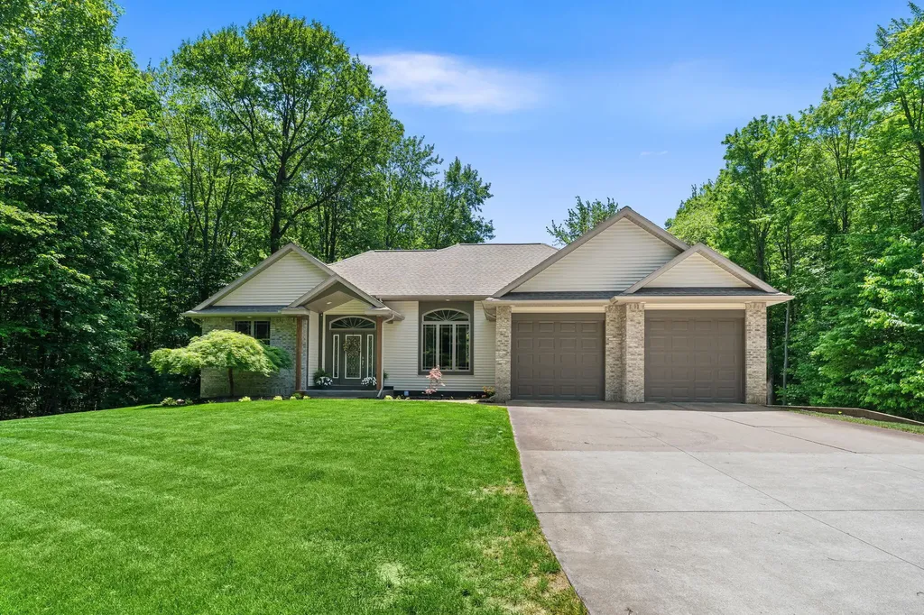 16528 Hemlock Drive Spring Lake Township MI 49456