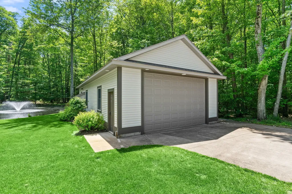16528 Hemlock Drive Spring Lake Township MI 49456