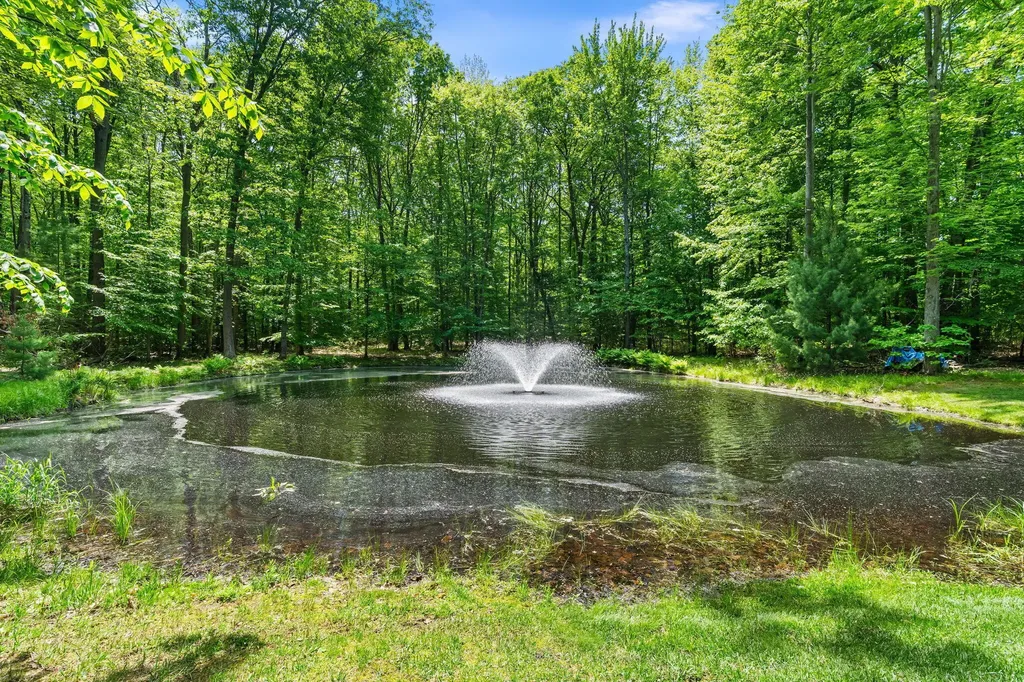 16528 Hemlock Drive Spring Lake Township MI 49456