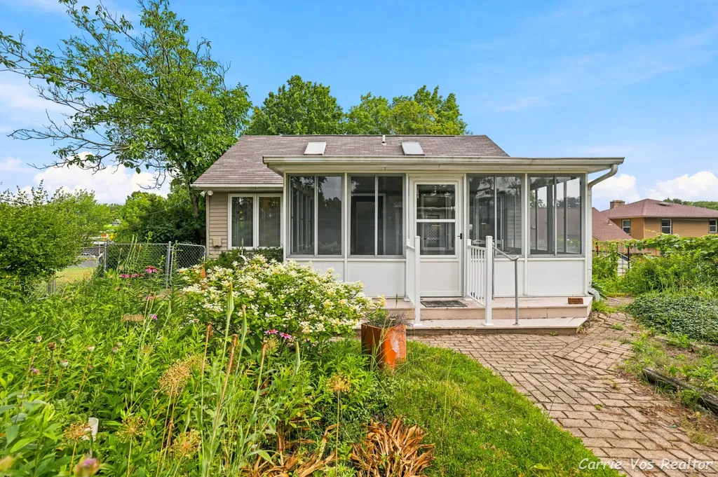 736 Halena Street NE Grand Rapids City MI 49505