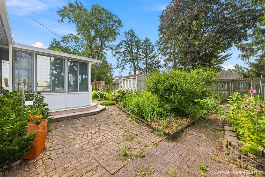 736 Halena Street NE Grand Rapids City MI 49505