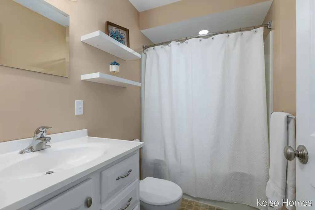 2222 Beatrice Drive NE Grand Rapids Charter Township MI 49505