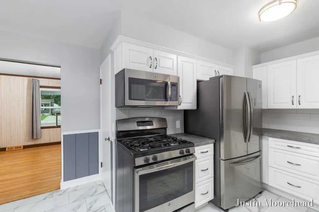 1552 41st Street SW Wyoming City MI 49509