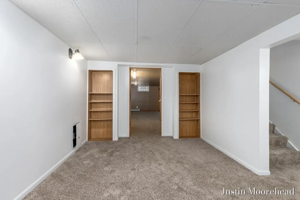 1552 41st Street SW Wyoming City MI 49509
