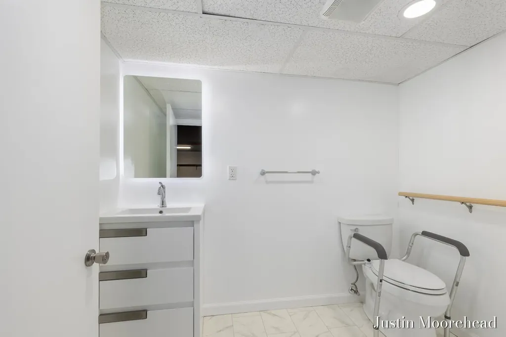 1552 41st Street SW Wyoming City MI 49509