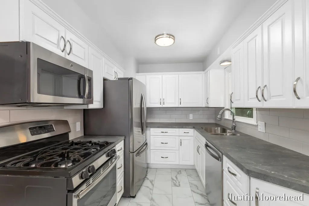 1552 41st Street SW Wyoming City MI 49509