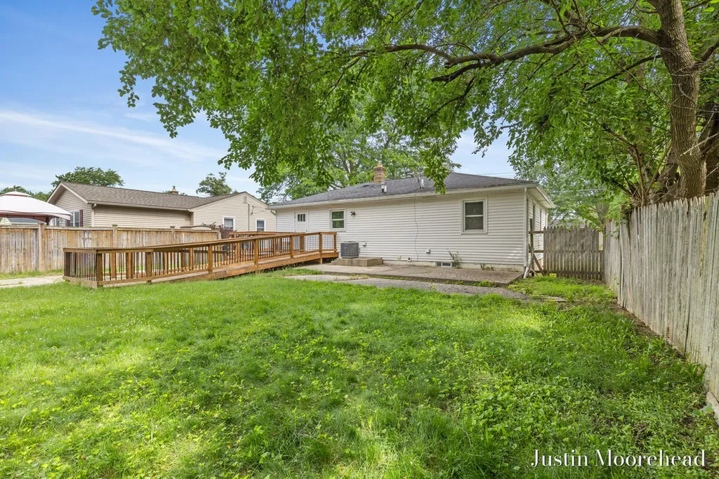 1552 41st Street SW Wyoming City MI 49509