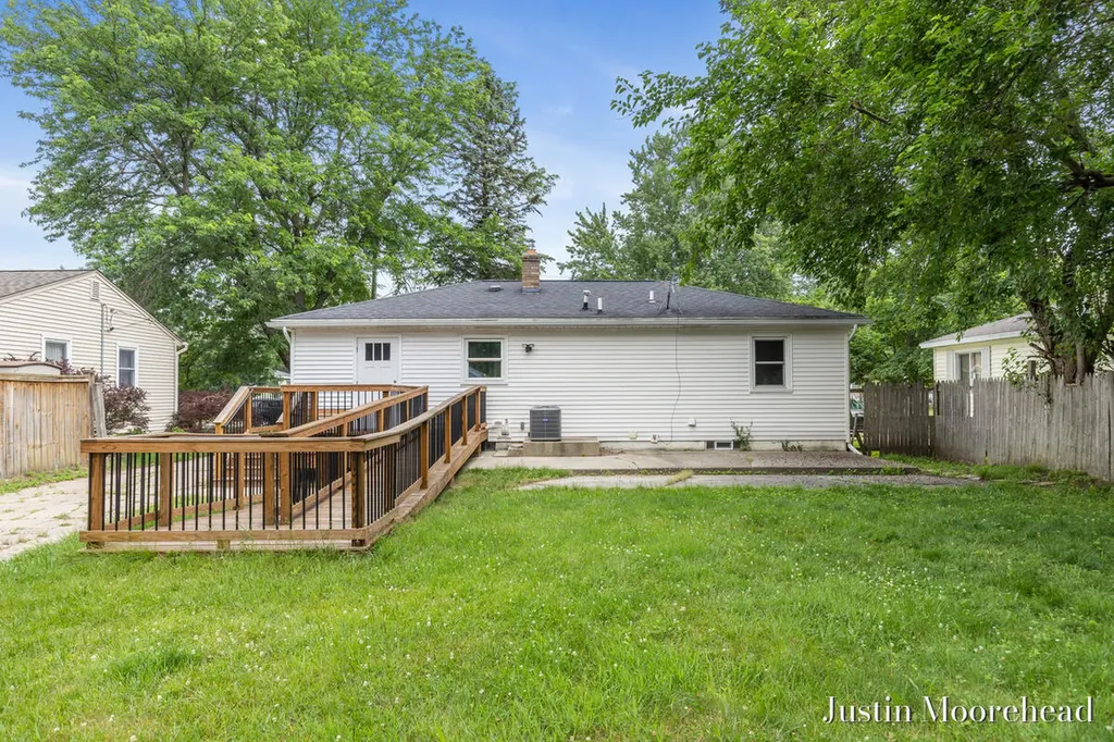 1552 41st Street SW Wyoming City MI 49509