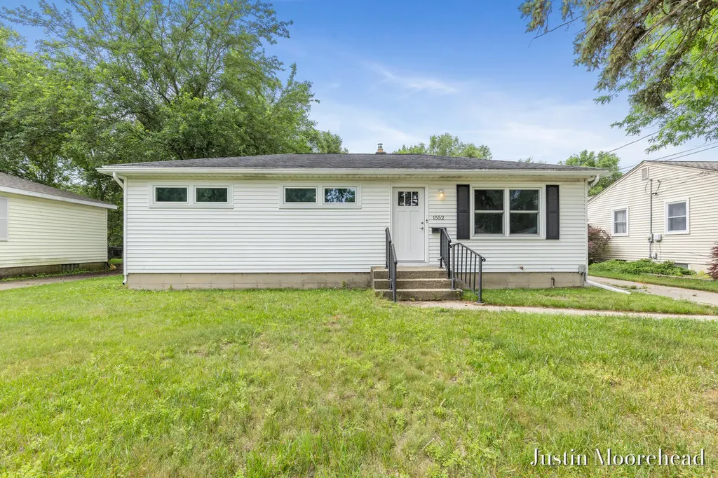 1552 41st Street SW Wyoming City MI 49509