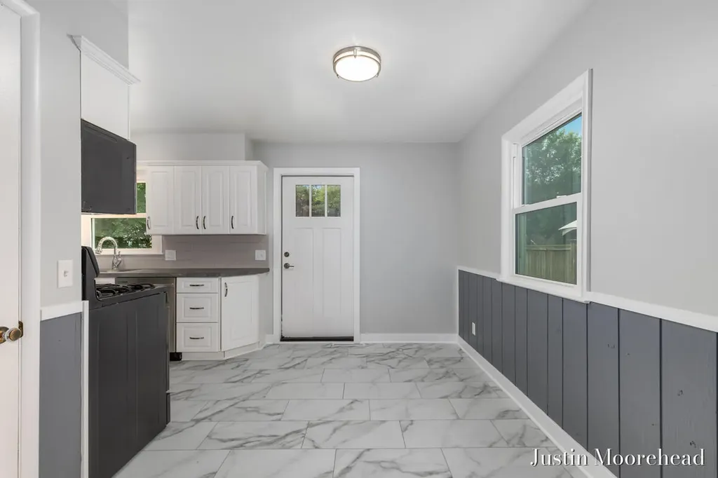 1552 41st Street SW Wyoming City MI 49509