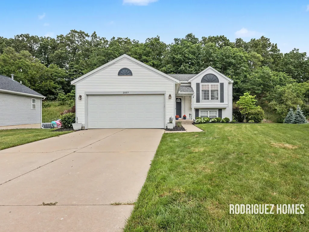 2007 Sandrel Drive NE Grand Rapids Charter Township MI 49505