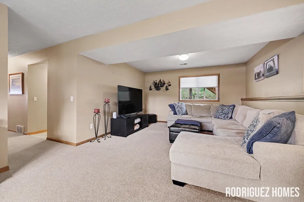 2007 Sandrel Drive NE Grand Rapids Charter Township MI 49505